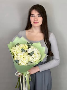 Свежий букет из гортензии "Olive"