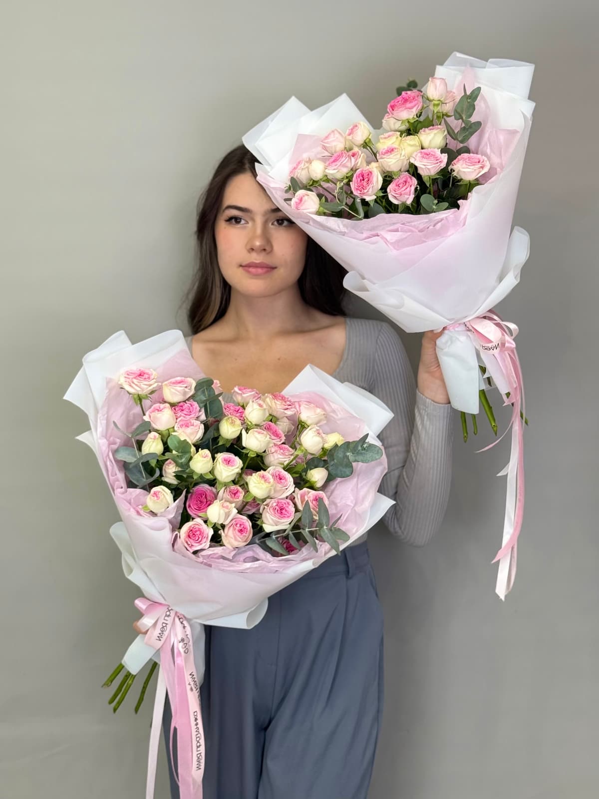 Букет из кустовых пионовидных роз "Пралине" M