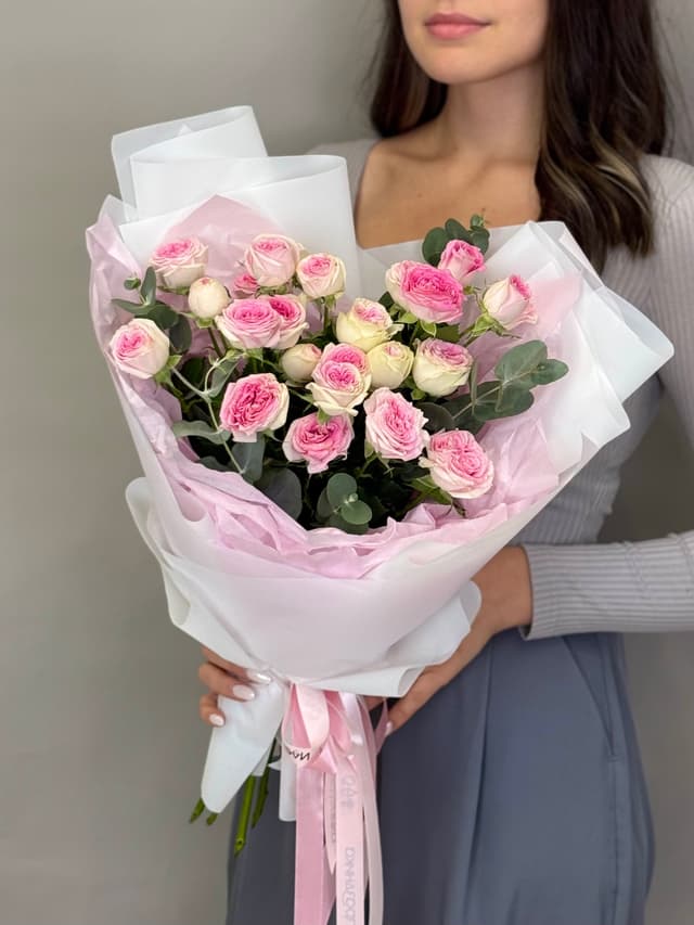 Букет из кустовых пионовидных роз "Пралине" S Букет из кустовых пионовидных роз "Пралине" S