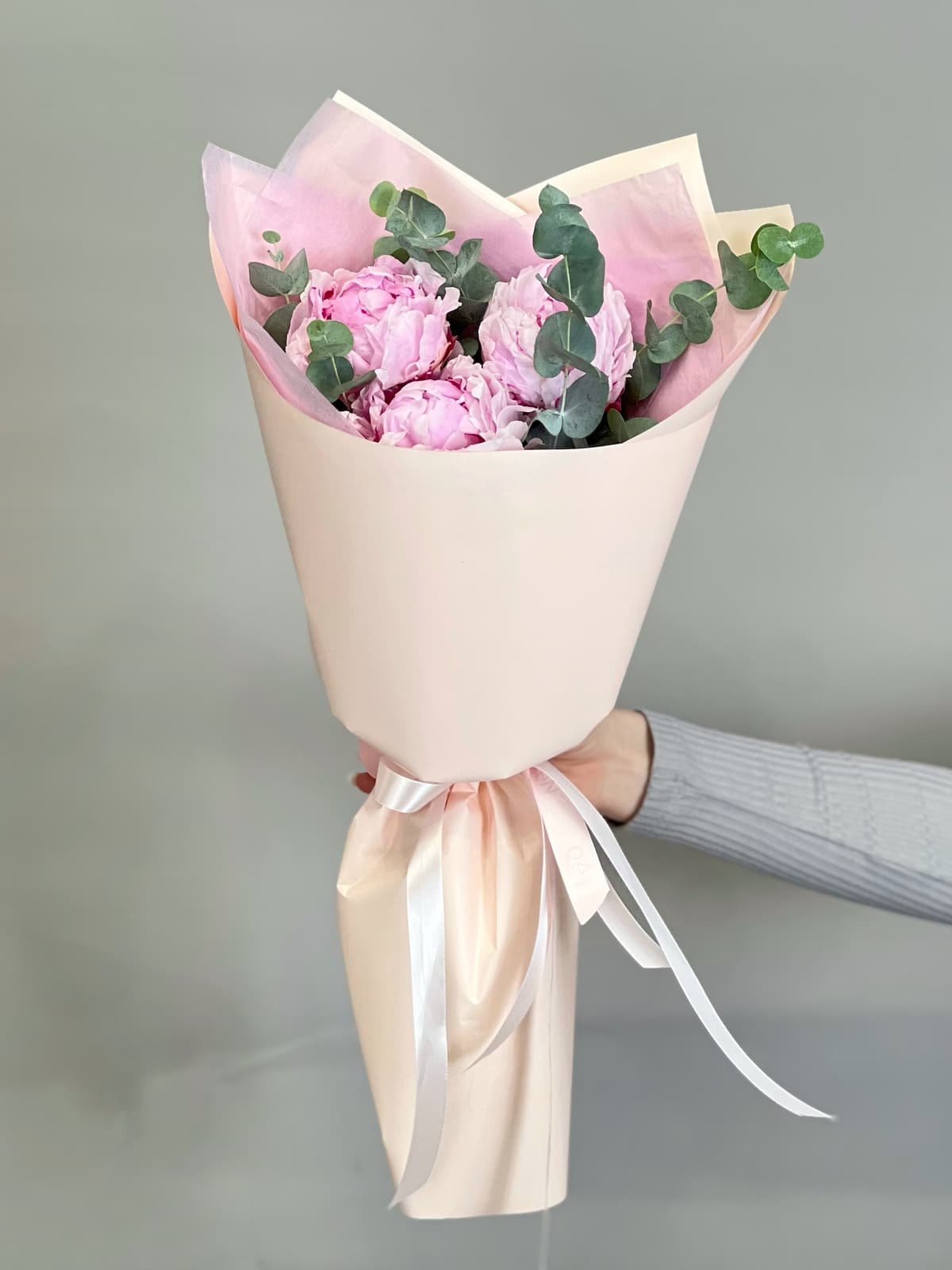 Букет-комплимент из пионов "Sara"