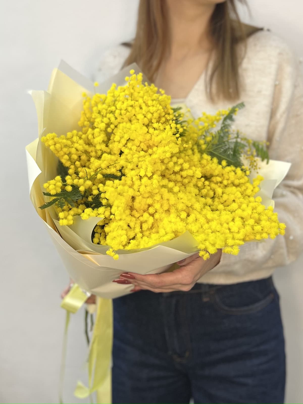 Красивый букет мимозы L