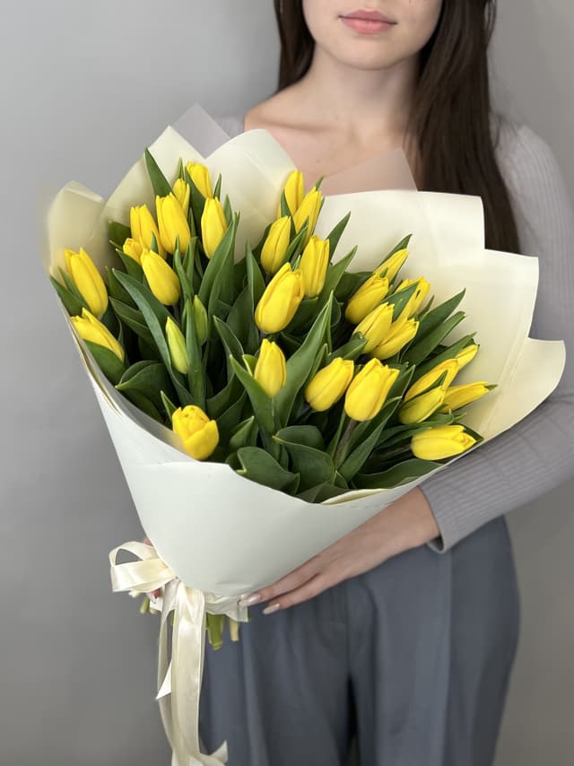 Букет из 35 желтых тюльпанов "Gold" M Букет из 35 желтых тюльпанов "Gold" M