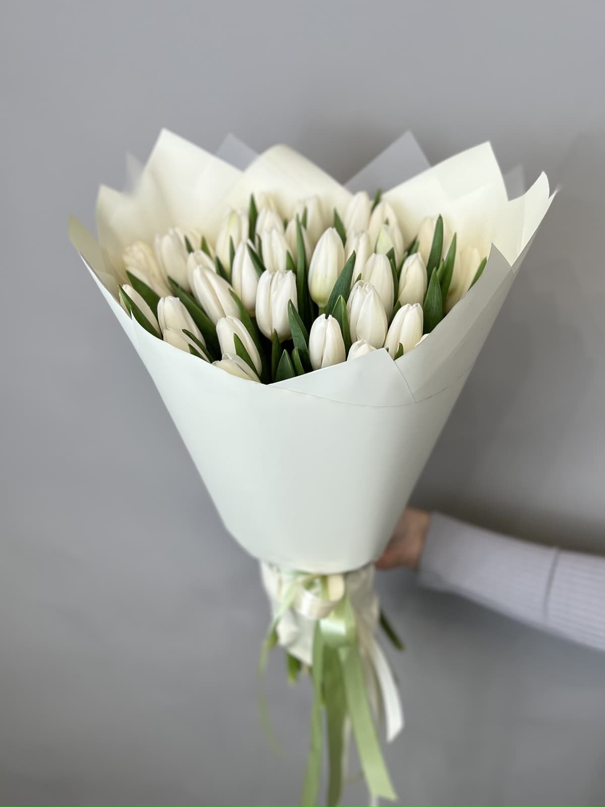 Популярный букет из 35 белых тюльпанов "White" M