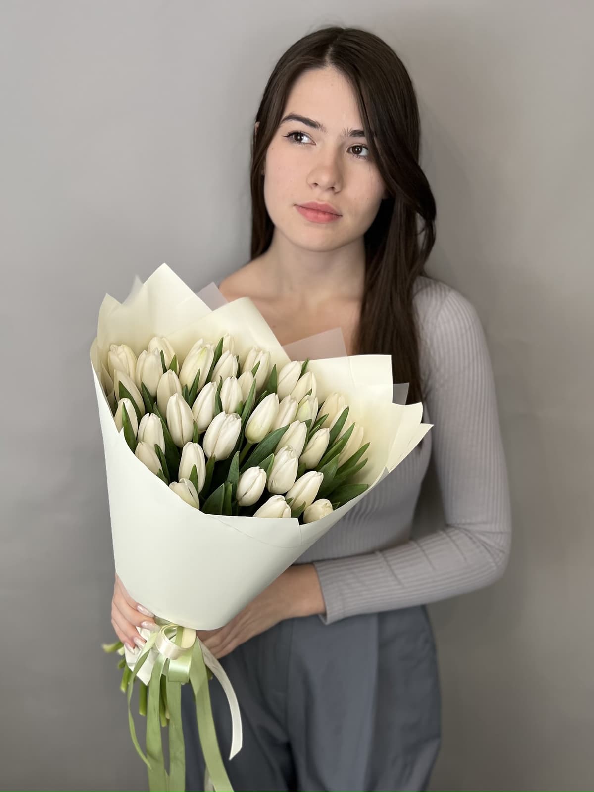 Популярный букет из 35 белых тюльпанов "White" M