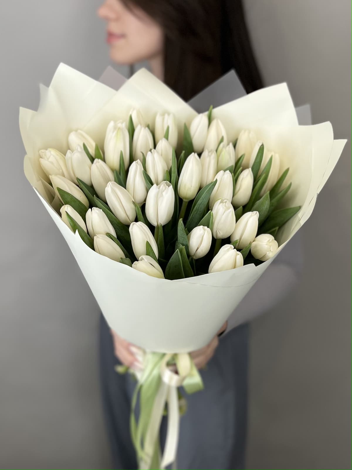 Популярный букет из 35 белых тюльпанов "White" M