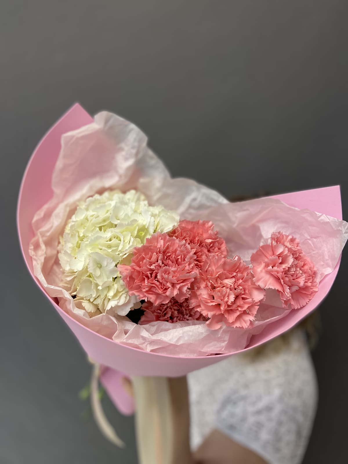 Дуо букет из Гортензии и Гвоздики в фоамиране