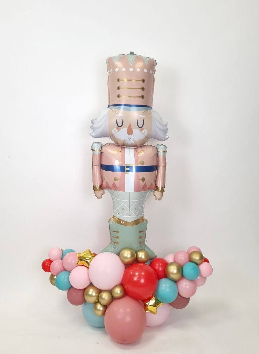 Фигура на стойке с воздухом «Щелкунчик»