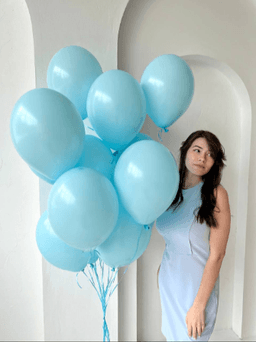 Фонтан из шаров «Голубой макарунс»