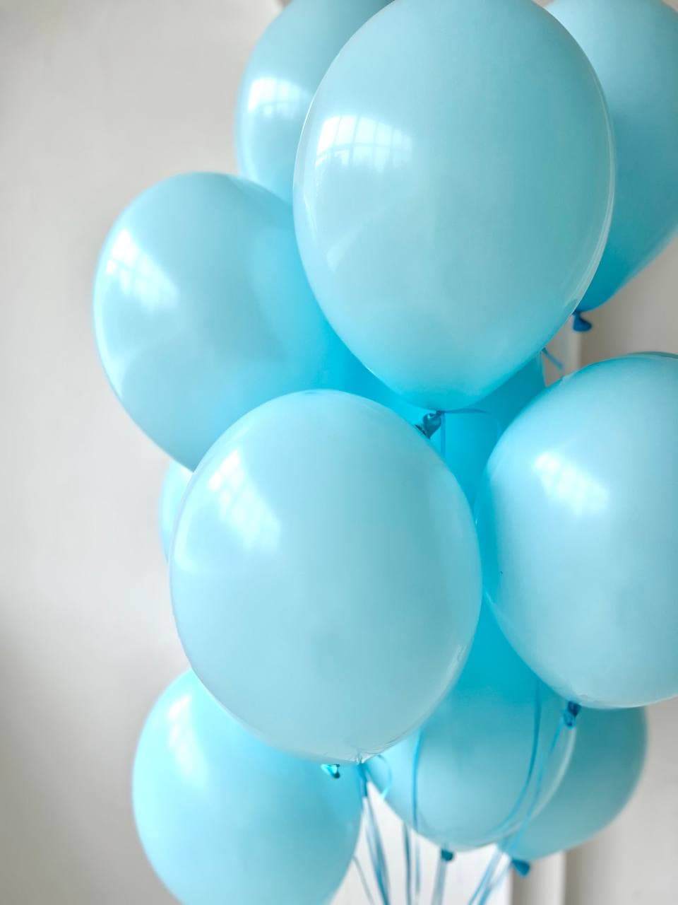 Фонтан из шаров «Голубой макарунс»