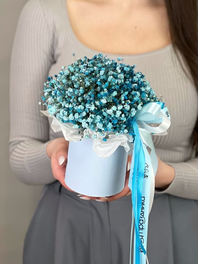 Композиция из гипсофилы в коробке "Blue" S Композиция из гипсофилы в коробке "Blue" S