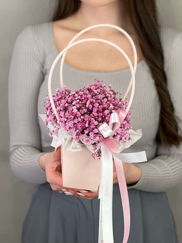 Композиция из гипсофилы в сумочке "Pink" XS Композиция из гипсофилы в сумочке "Pink" XS