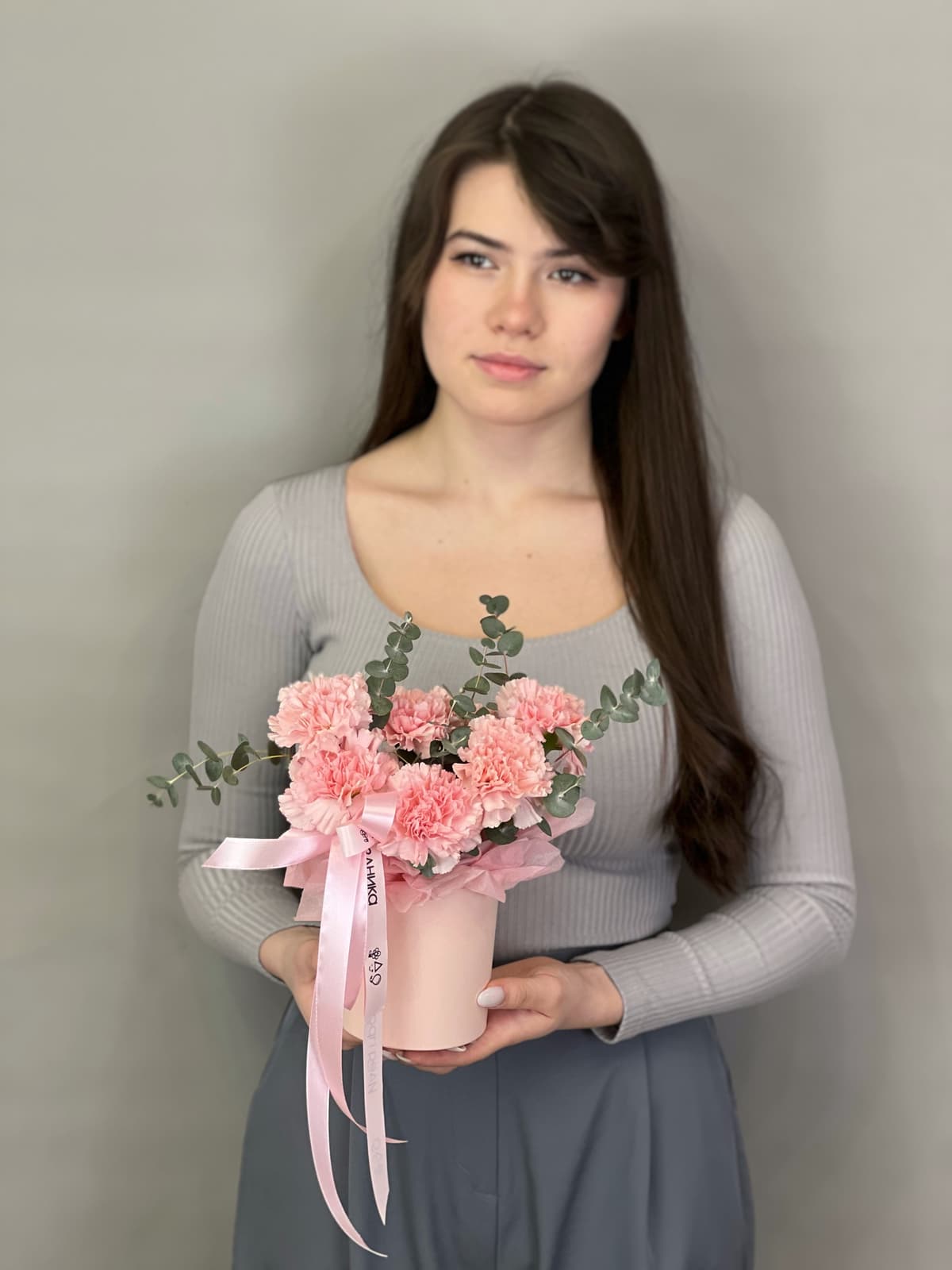 Композиция из розовых диантусов XS в шляпной коробке