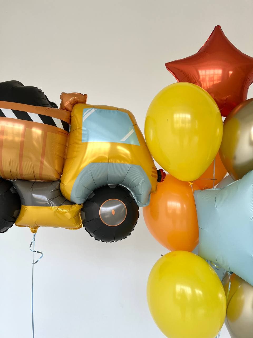 Композиция из шаров «Грузовик»