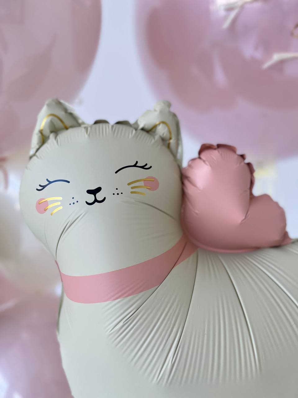 Композиция из шаров «Кошечка с бантиком»