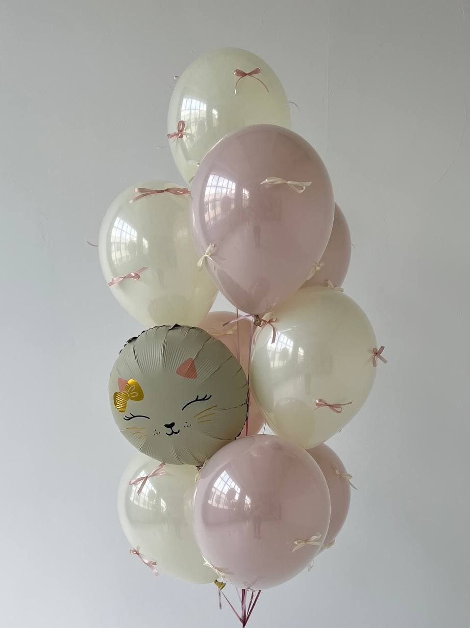 Композиция из шаров «Кошечка с бантиком»