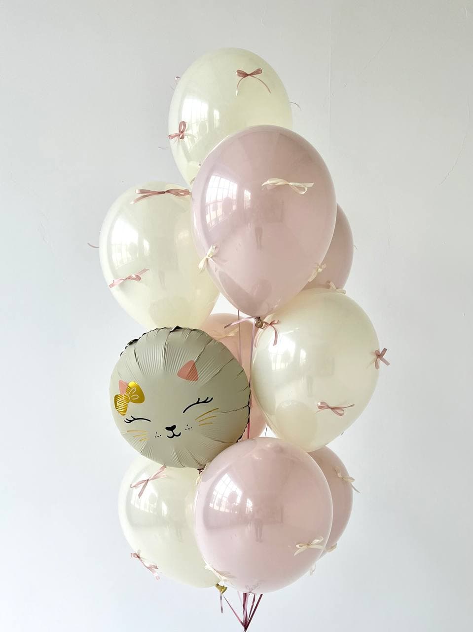 Композиция из шаров «Кошка с бантиком»