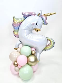 Композиция на стойке с воздухом «Радужный Единорог»