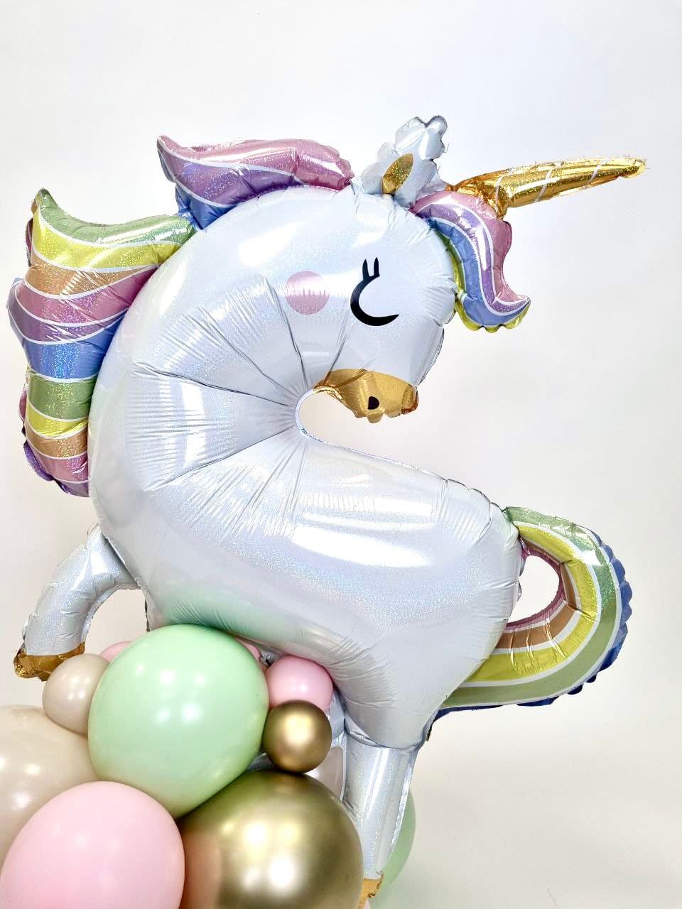Композиция на стойке с воздухом «Радужный Единорог»