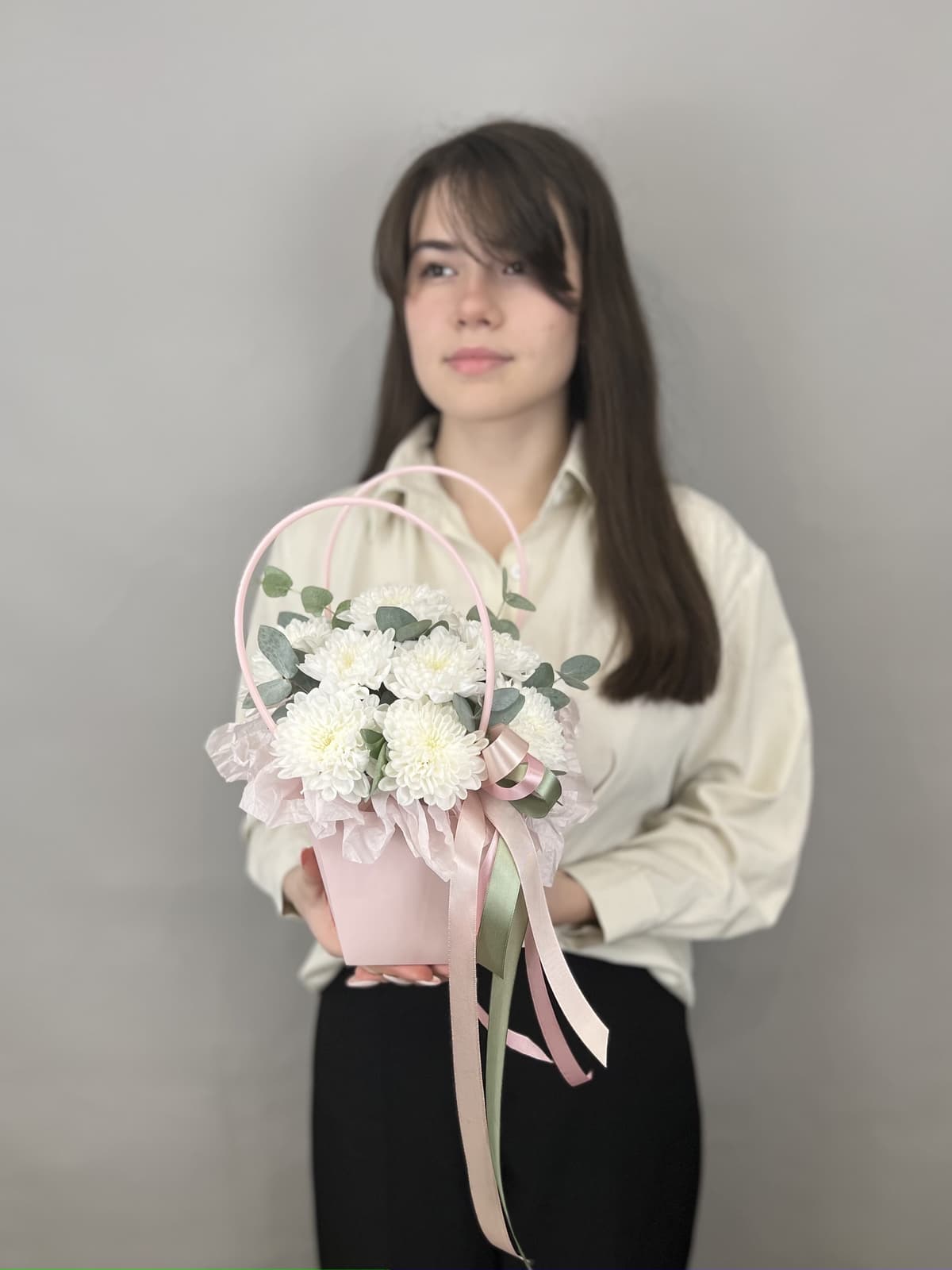 Красивая композиция из хризантем "Утро на алтае" S