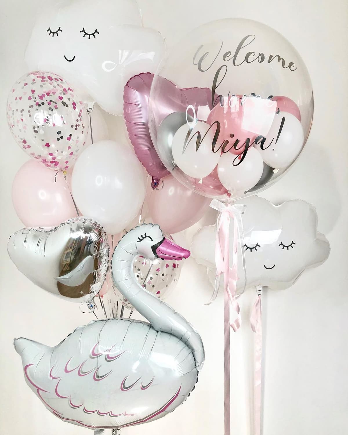 Композиция из шаров " Белый лебедь"