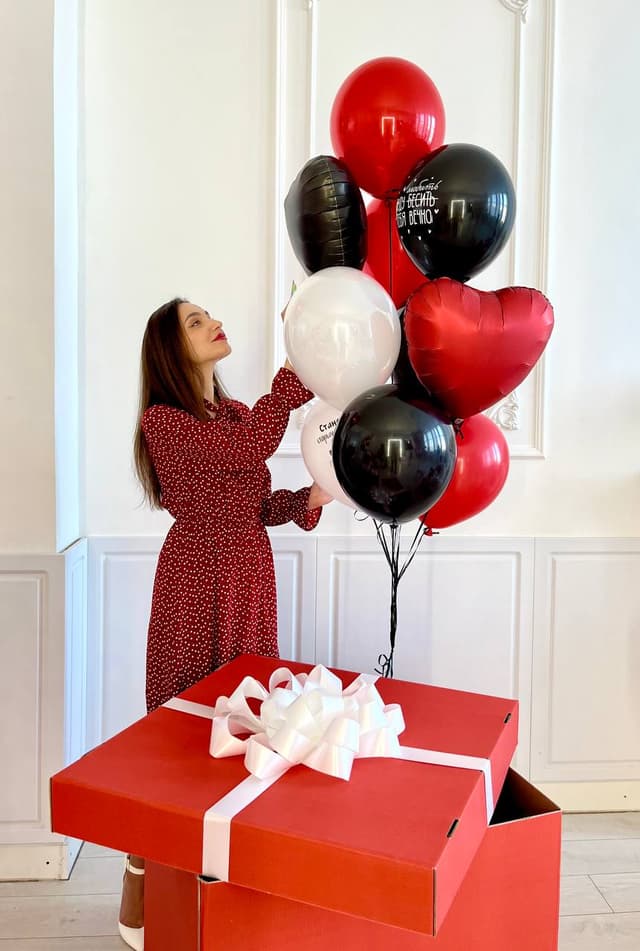 Композиция из шаров с коробкой сюрприз «Любовный сюрприз» Композиция из шаров с коробкой сюрприз «Любовный сюрприз»