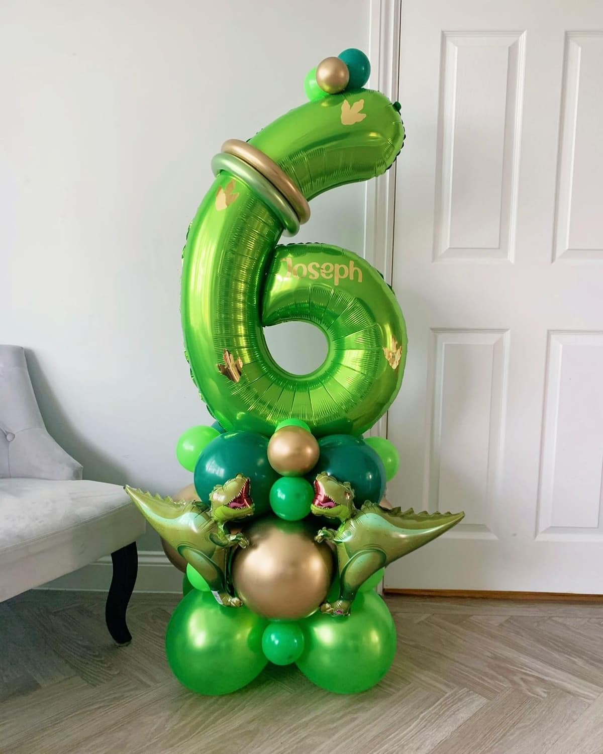 Композиция из шаров с воздухом "Дино-цифра"