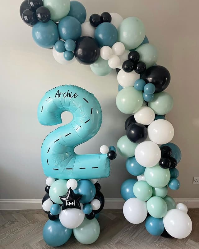 Композиция из шаров с воздухом "Гирлянда с цифрой" Композиция из шаров с воздухом "Гирлянда с цифрой"