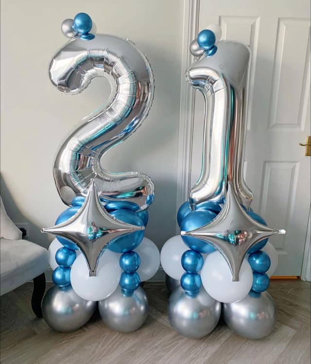 Композиция из шаров с воздухом "Серебряные цифры" Композиция из шаров с воздухом "Серебряные цифры"