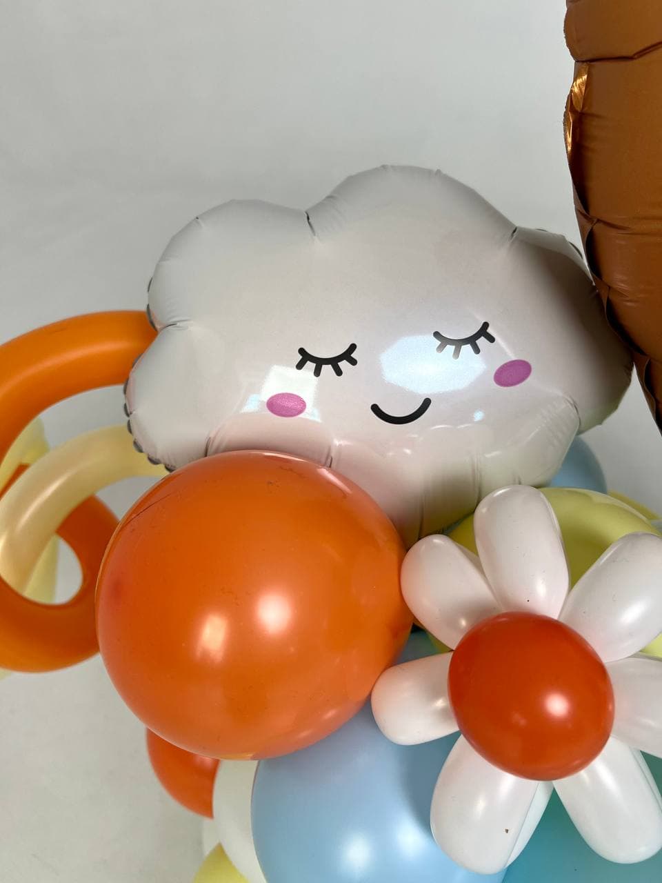 Композиция из шаров с воздухом «Солнышко и облачко»