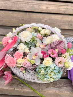 Дизайнерская композиция в корзине "Sunset picnic"