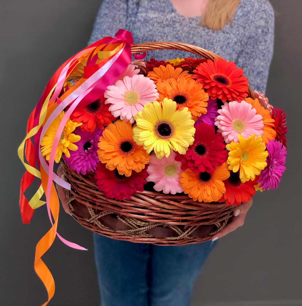 Красивая корзина с Герберами