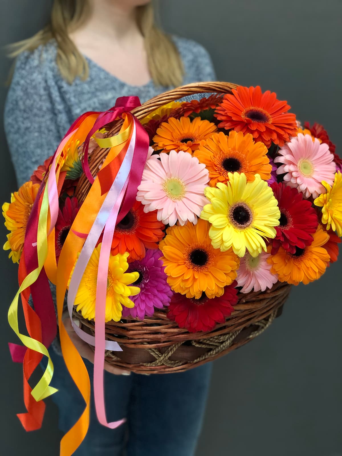 Красивая корзина с Герберами