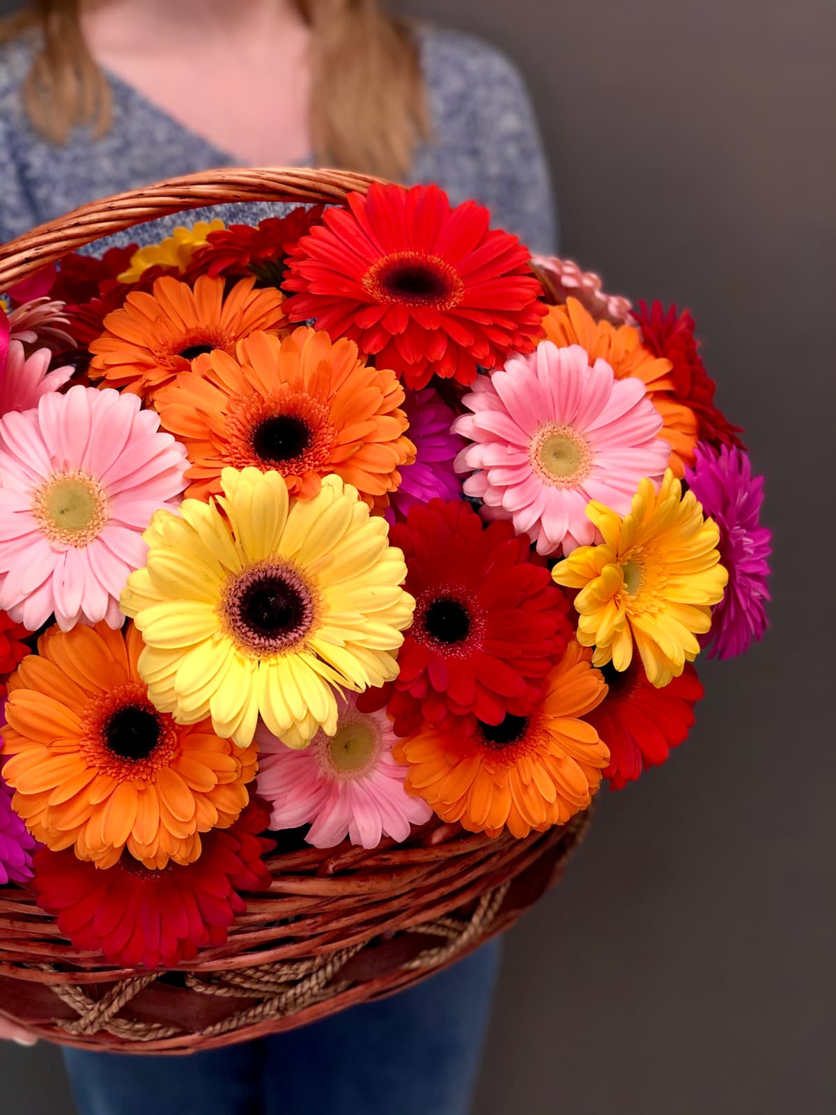 Красивая корзина с Герберами