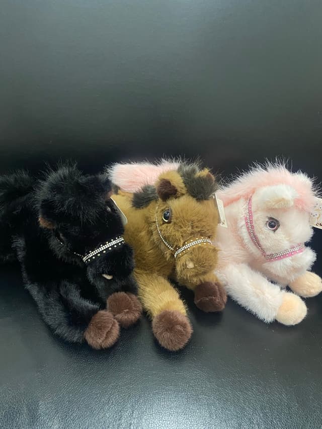 Лошадь в уздечке в ассортименте 30 см Лошадь в уздечке в ассортименте 30 см