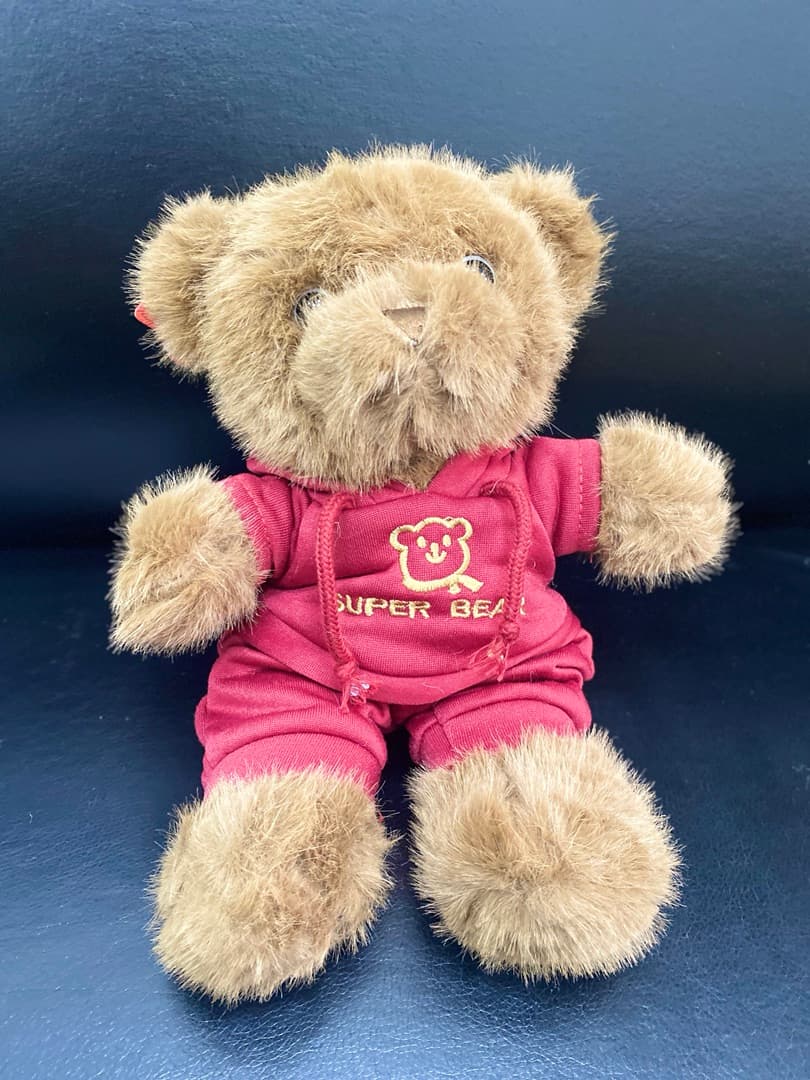 Мишка в бордовом костюме , коричневый