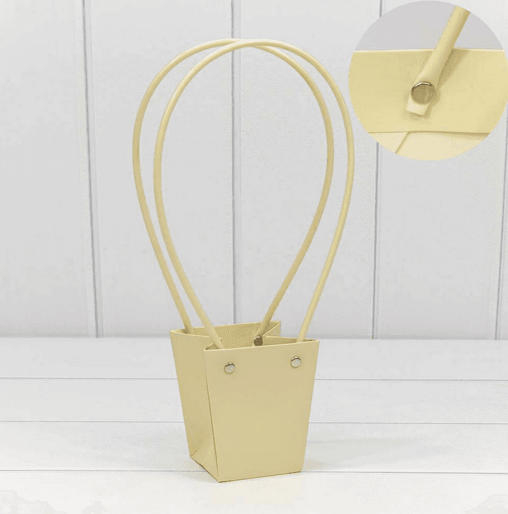 Пакет под цветы 9*6,5*10см Конус Сливочный с пластиковой ручкой