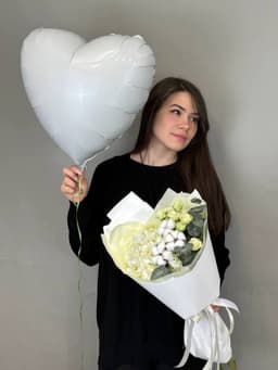 Сет шар + нежный букет "Первый снег"