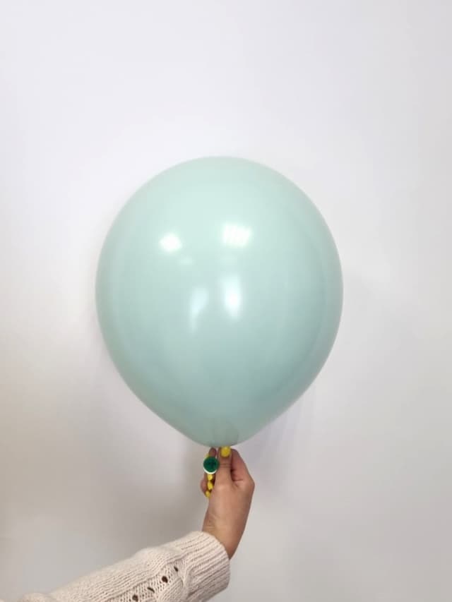 Шар даблстафф (шар в шаре) зеленый + белый пастель 30 см Шар даблстафф (шар в шаре) зеленый + белый пастель 30 см