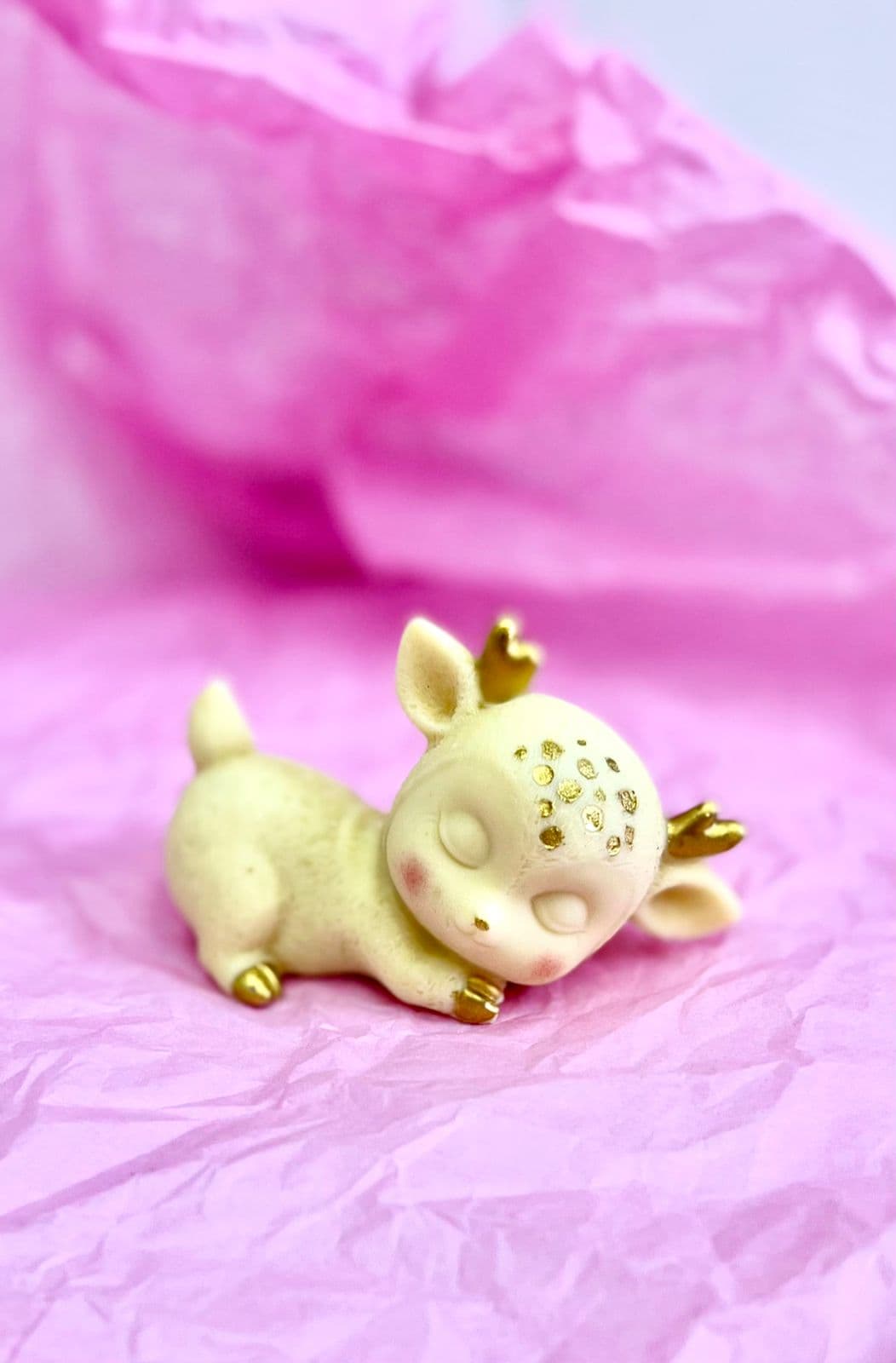 Шоколадная фигура "Оленёнок", белая в ассортименте