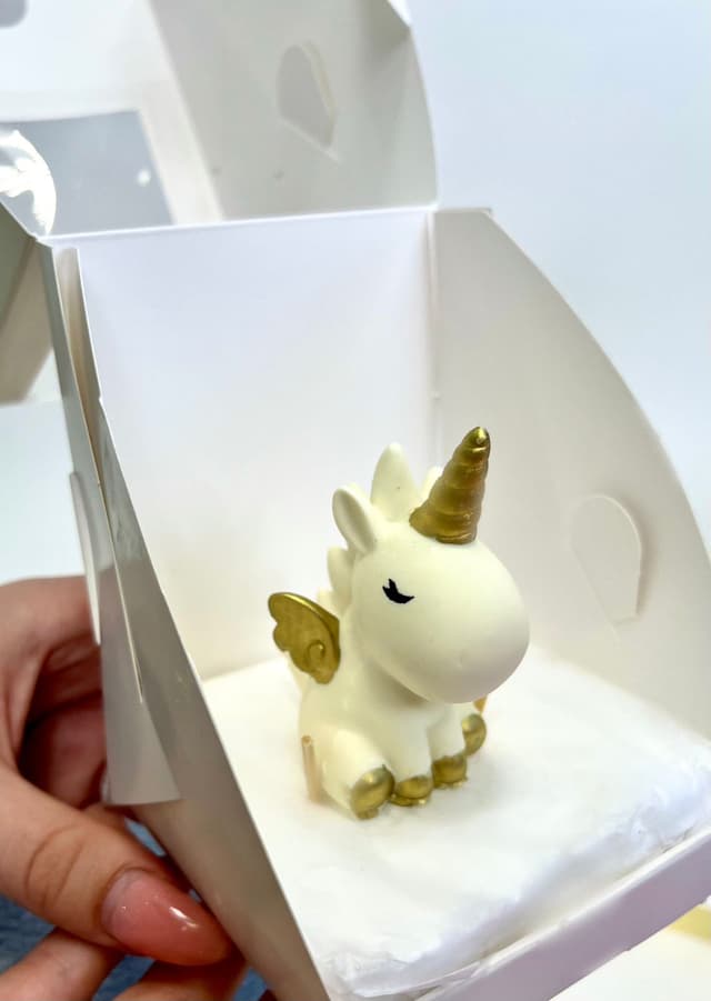 Шоколадная фигурка "Единорог", белая в ассортименте Шоколадная фигурка "Единорог", белая в ассортименте