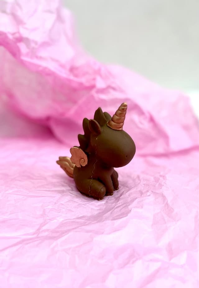 Шоколадная фигурка "Единорог", молочная в ассортименте Шоколадная фигурка "Единорог", молочная в ассортименте