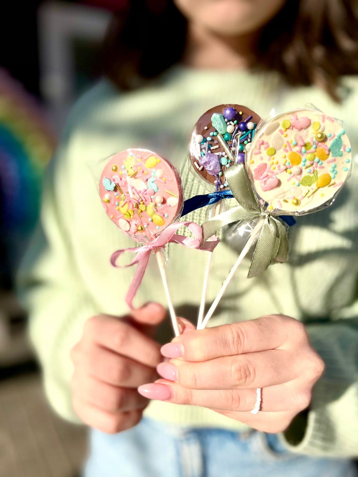 Шоколадный леденец 21 гр, темный в ассортименте