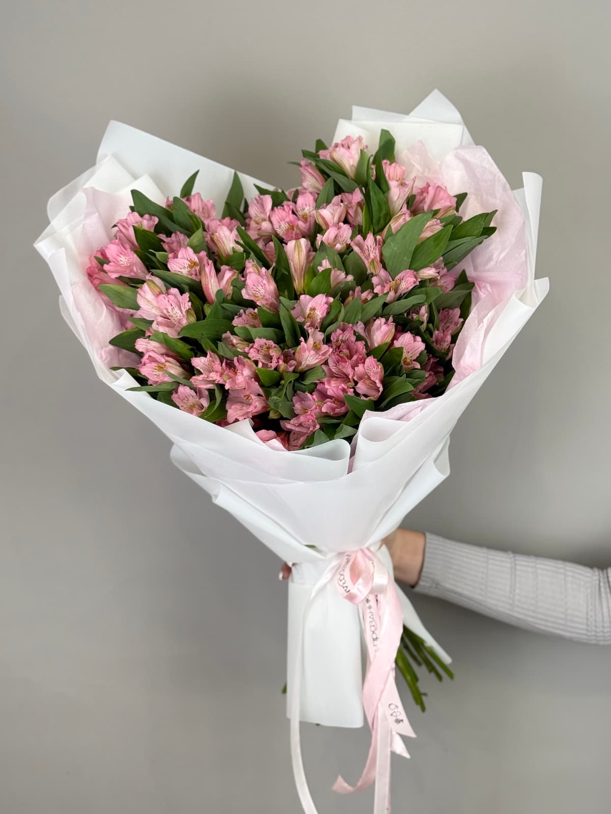 Свежий букет из 25 альстромерий "Primadonna" (2)