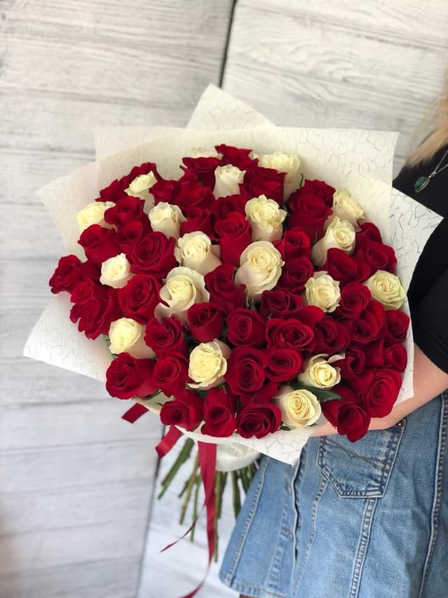 Нежный букет из 51 эквадорской розы 50 см Нежный букет из 51 эквадорской розы 50 см