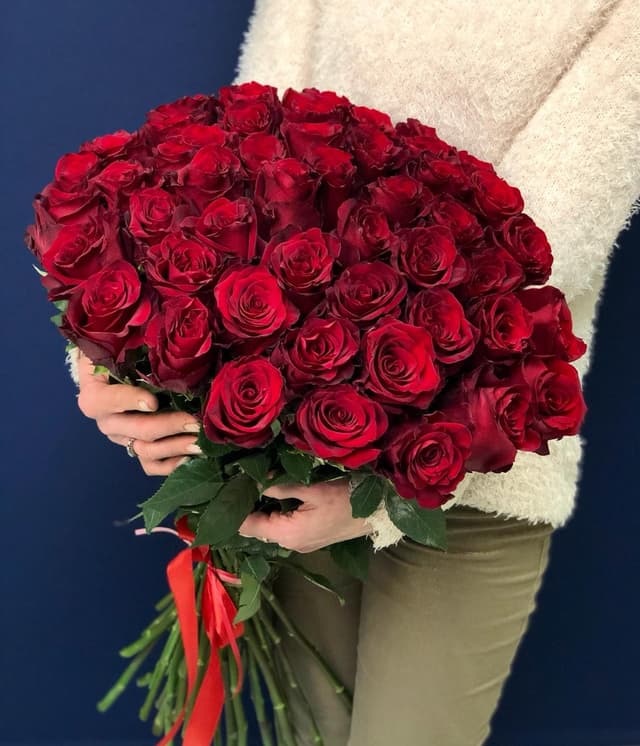 Весенний букет из 51 красной розы Эквадор 60 см Весенний букет из 51 красной розы Эквадор 60 см