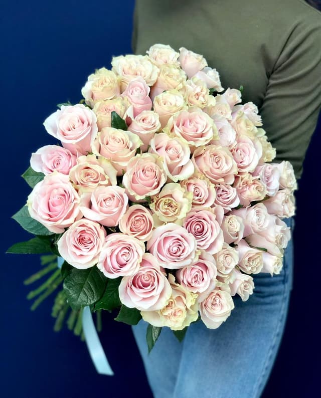 Цветочный букет из 51 розовой розы 60 см Цветочный букет из 51 розовой розы 60 см