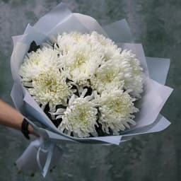Букет из 9 крупноголовых хризантем в матовой бумаге